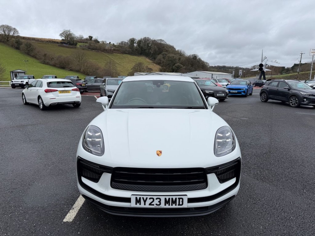 Used Porsche Macan 2023 for sale - 77327802: Photo 2