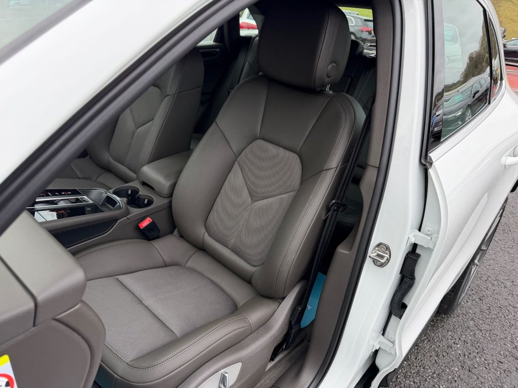 Used Porsche Macan 2023 for sale - 77327802: Photo 20