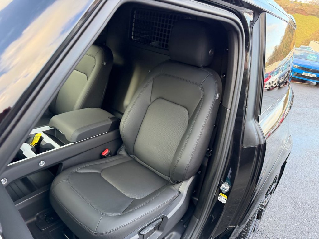 Used Land Rover Defender 90 2026 for sale - 77820541: Photo 21