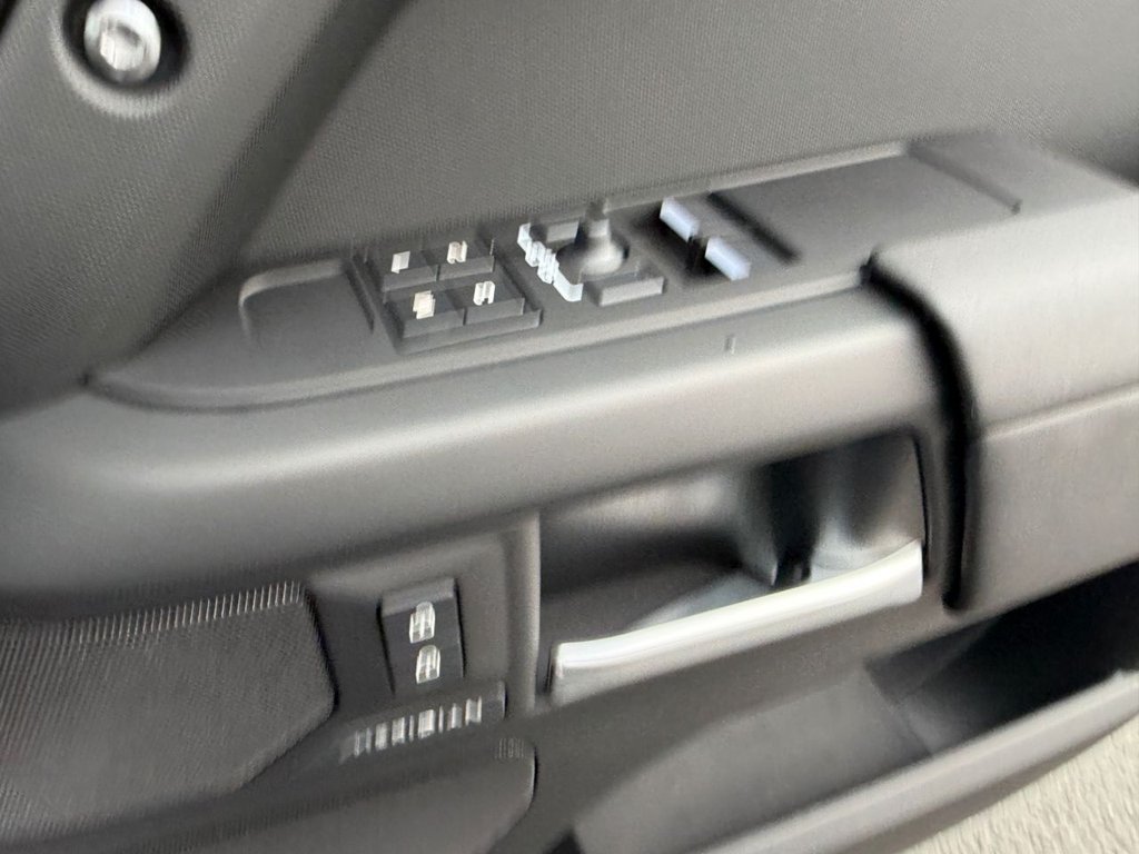 Used Land Rover Defender 2025 for sale - 76883242: Photo 31