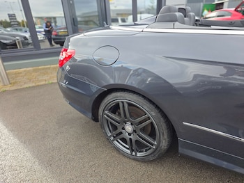 Used Mercedes-Benz E Class 2012 for sale - 76690634: Photo