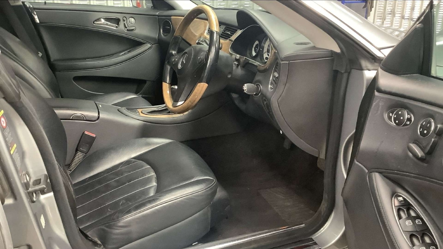 Used Mercedes-Benz CLS 2010 for sale - 76690644: Photo 7