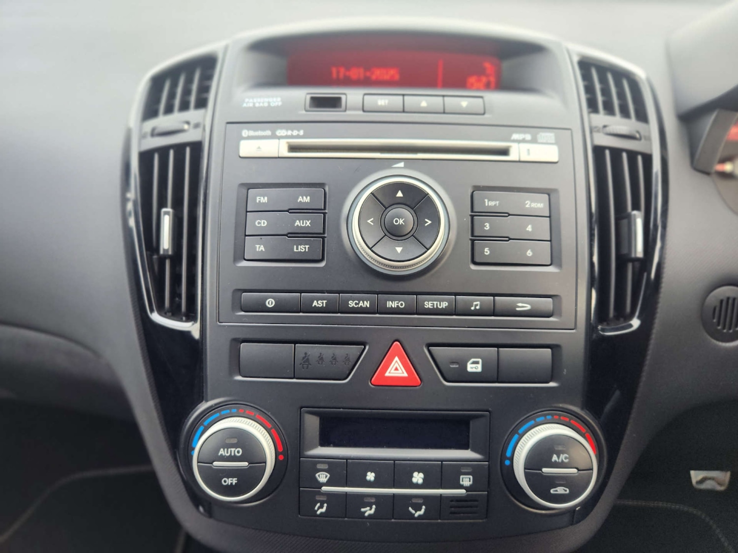 Used Kia Ceed 2009 for sale - 77318472: Photo 35