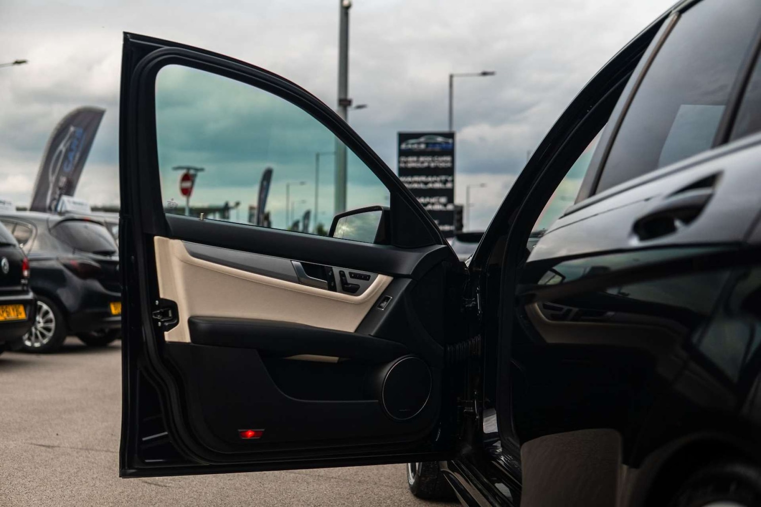 Used Mercedes-Benz C Class 2012 for sale - 76690625: Photo 43