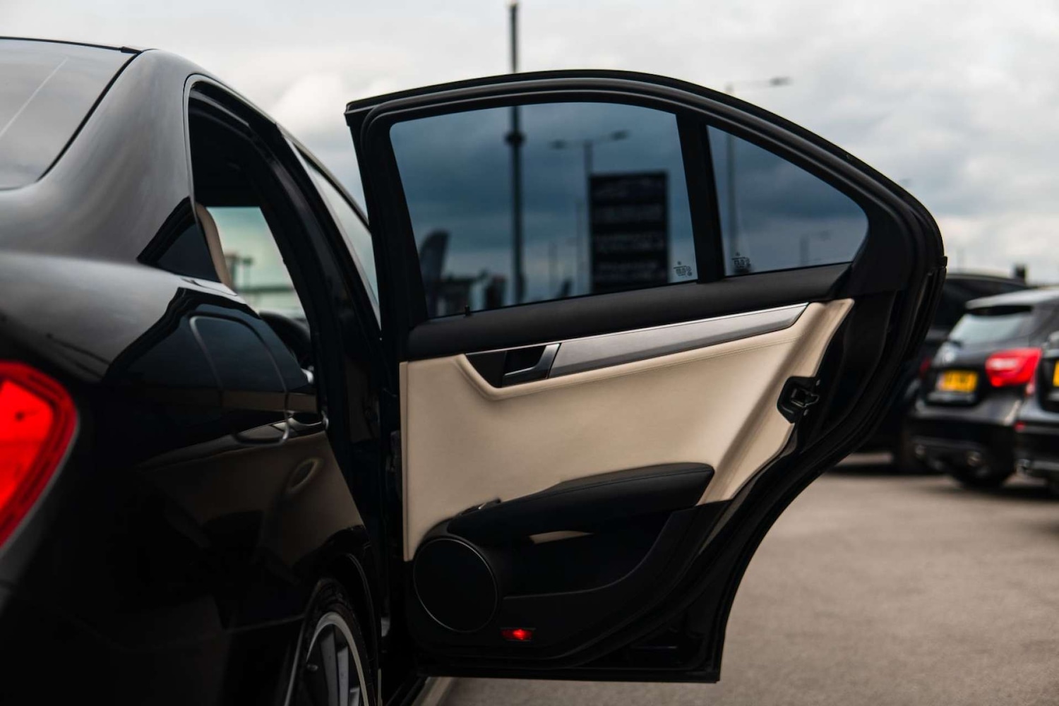 Used Mercedes-Benz C Class 2012 for sale - 76690625: Photo 48