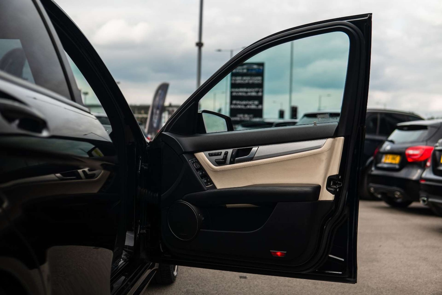 Used Mercedes-Benz C Class 2012 for sale - 76690625: Photo 49