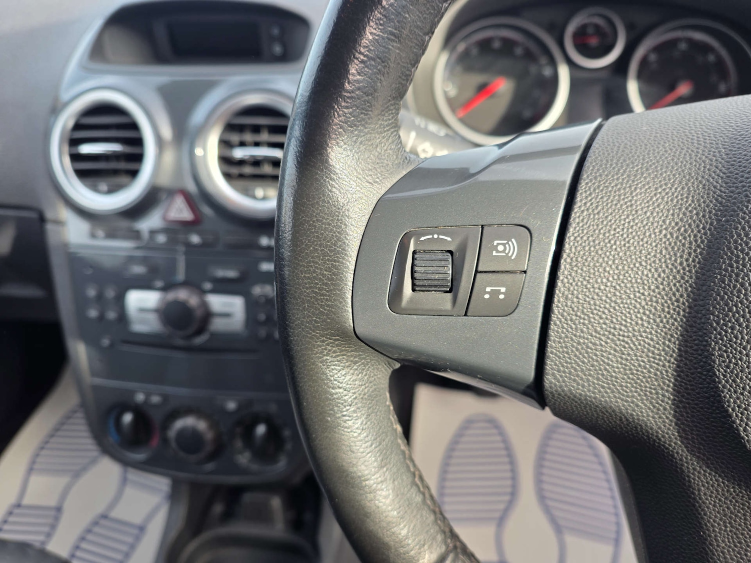 Used Vauxhall Corsa 2011 for sale - 77484941: Photo 27