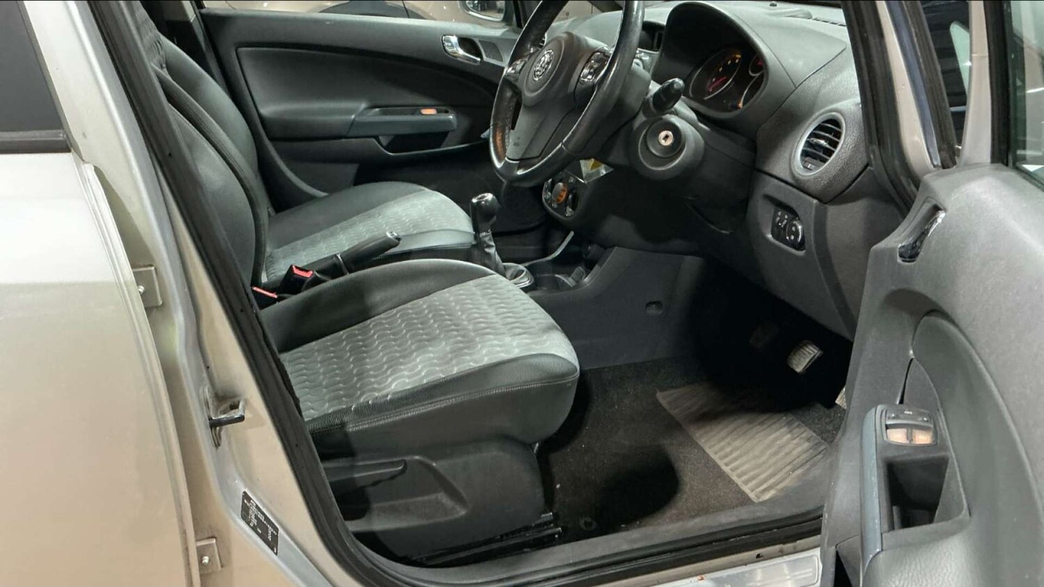 Used Vauxhall Corsa 2011 for sale - 77484941: Photo 9