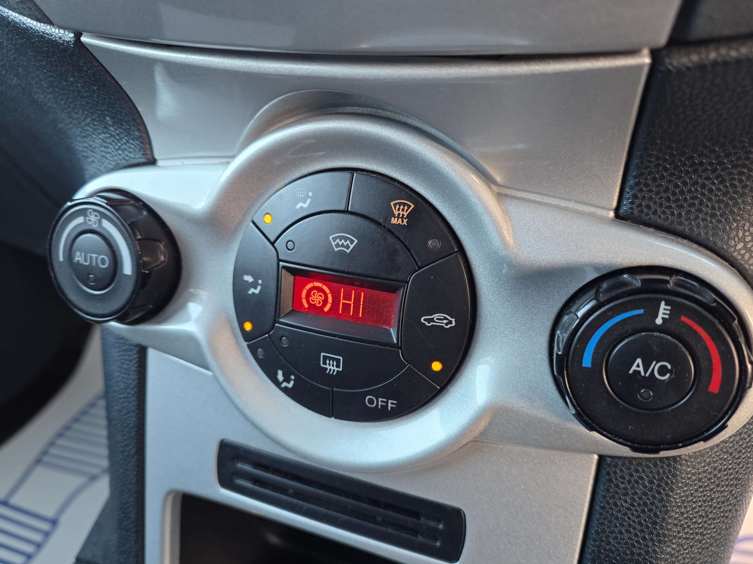 Used Ford Fiesta 2011 for sale - 77099980: Photo 38