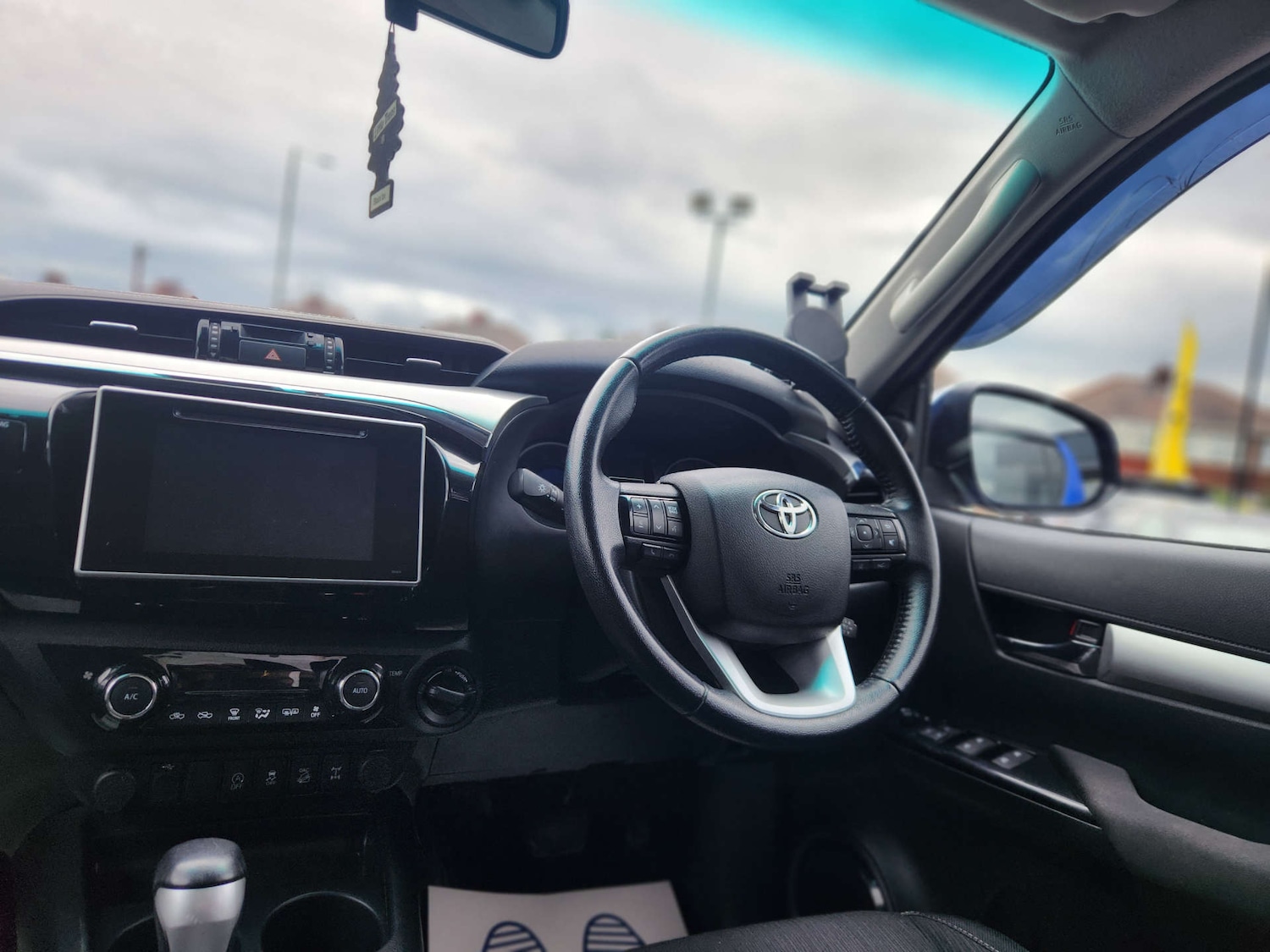 Used Toyota Hilux 2023 for sale - 76690628: Photo 61