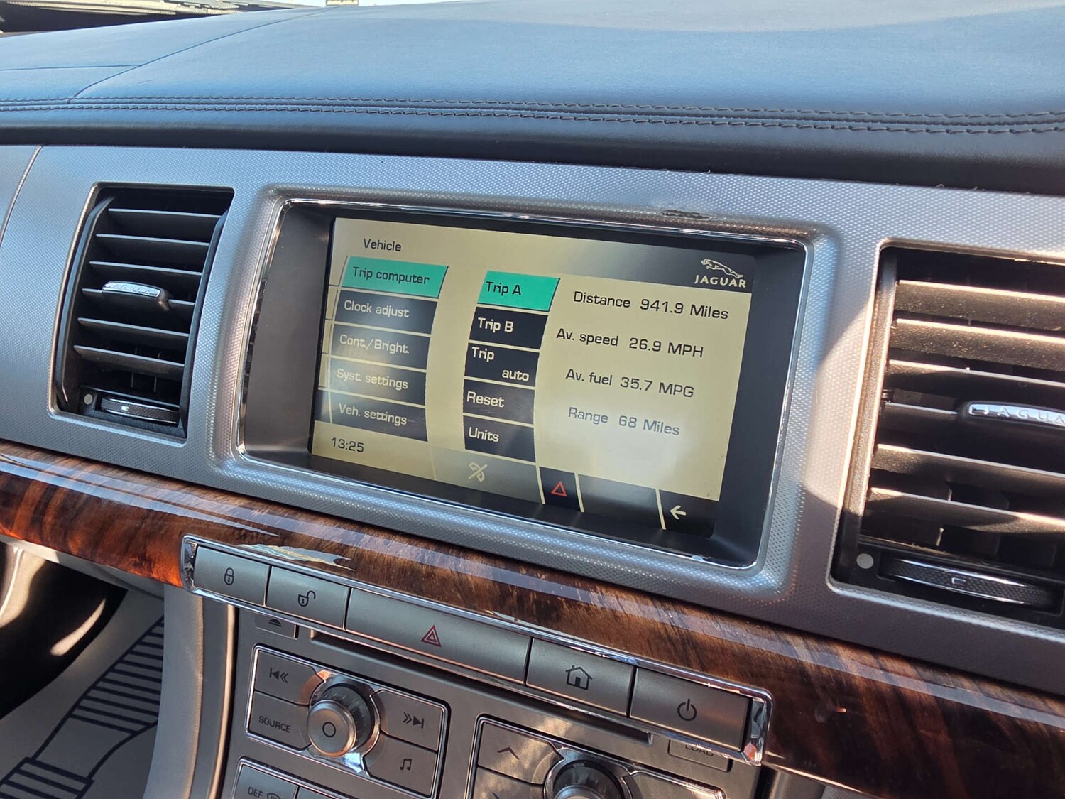 Used Jaguar XF 2010 for sale - 78003861: Photo 37