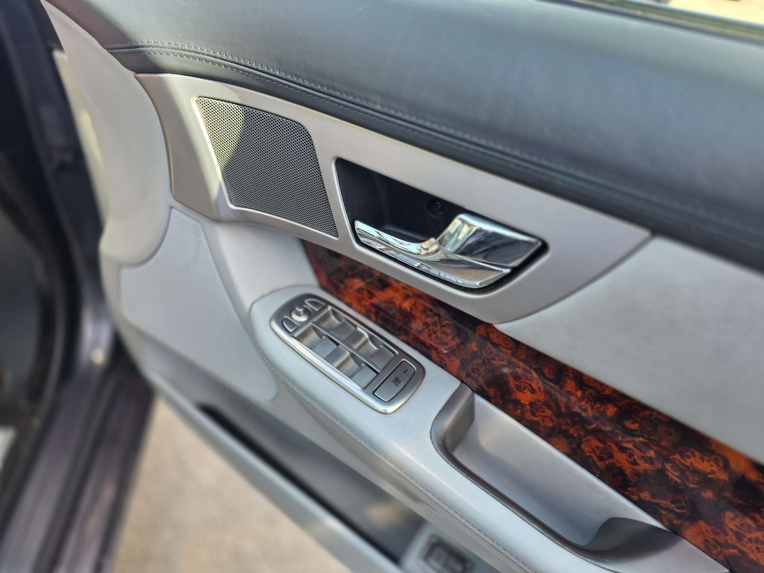 Used Jaguar XF 2010 for sale - 78003861: Photo 5