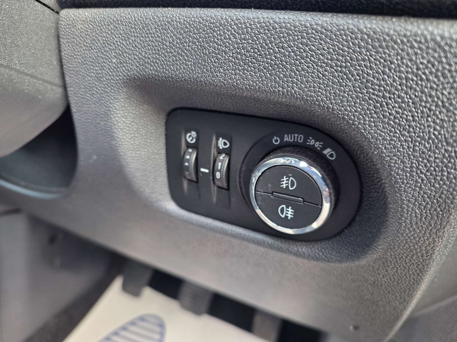 Used Vauxhall Corsa 2011 for sale - 78091368: Photo 32