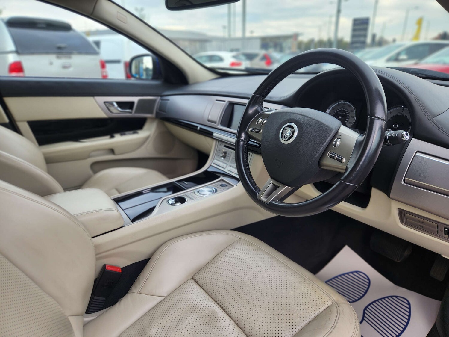 Used Jaguar XF 2011 for sale - 76690641: Photo 26