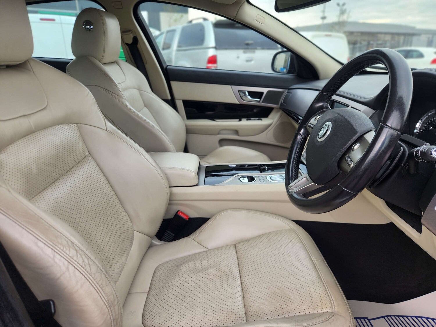 Used Jaguar XF 2011 for sale - 76690641: Photo 27