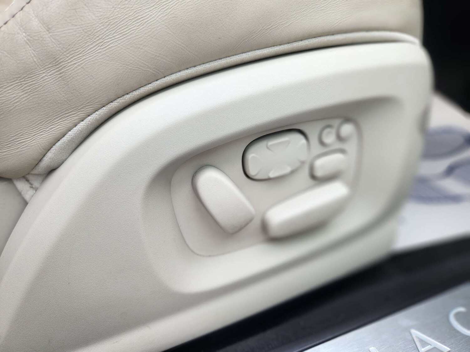 Used Jaguar XF 2011 for sale - 76690641: Photo 29