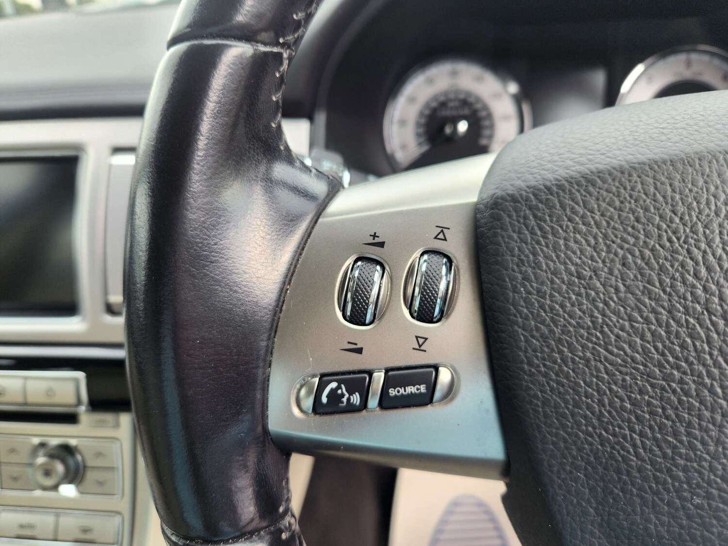 Used Jaguar XF 2011 for sale - 76690641: Photo 31