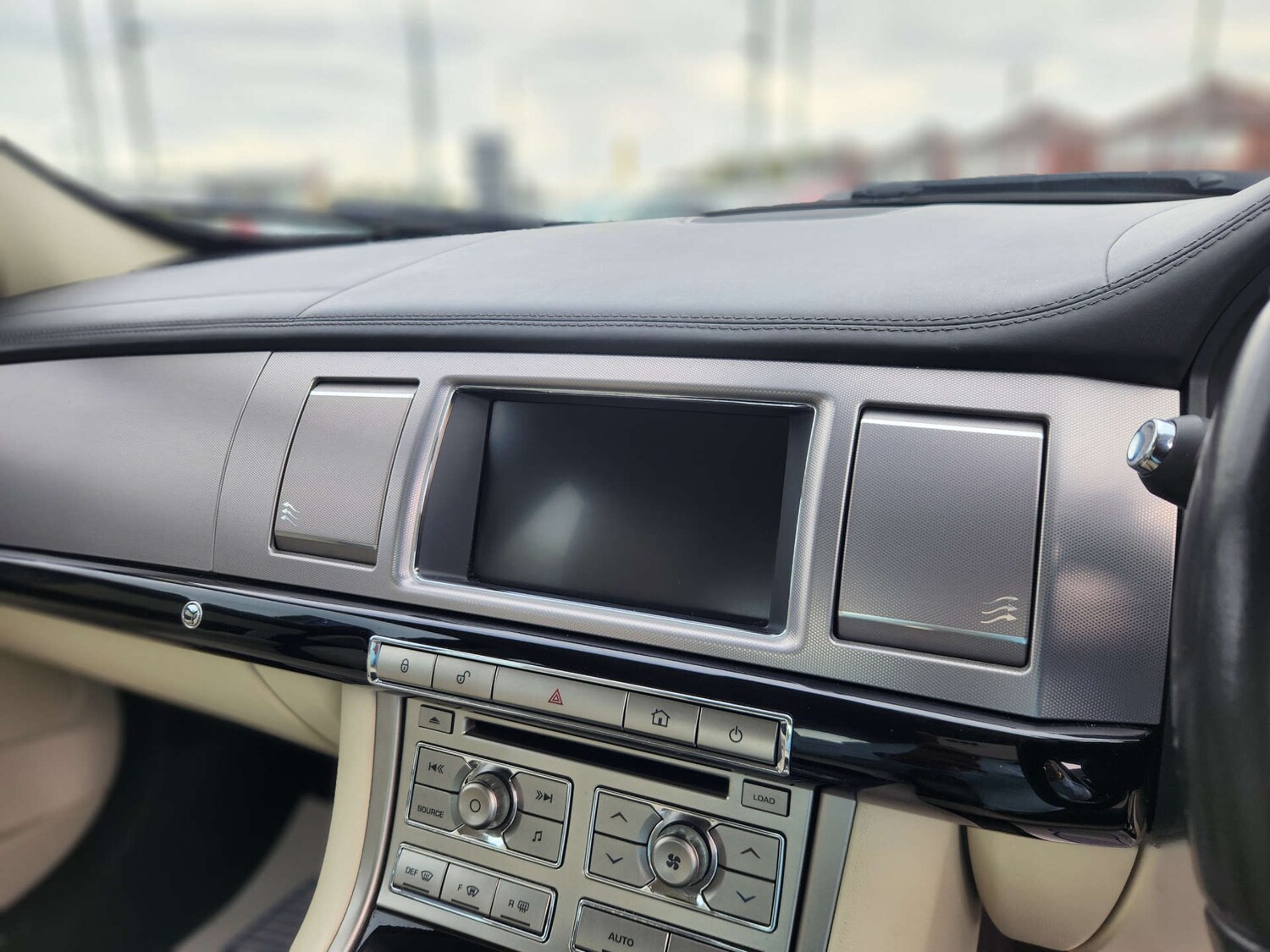 Used Jaguar XF 2011 for sale - 76690641: Photo 41