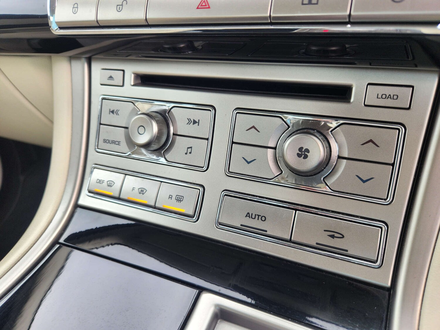 Used Jaguar XF 2011 for sale - 76690641: Photo 42