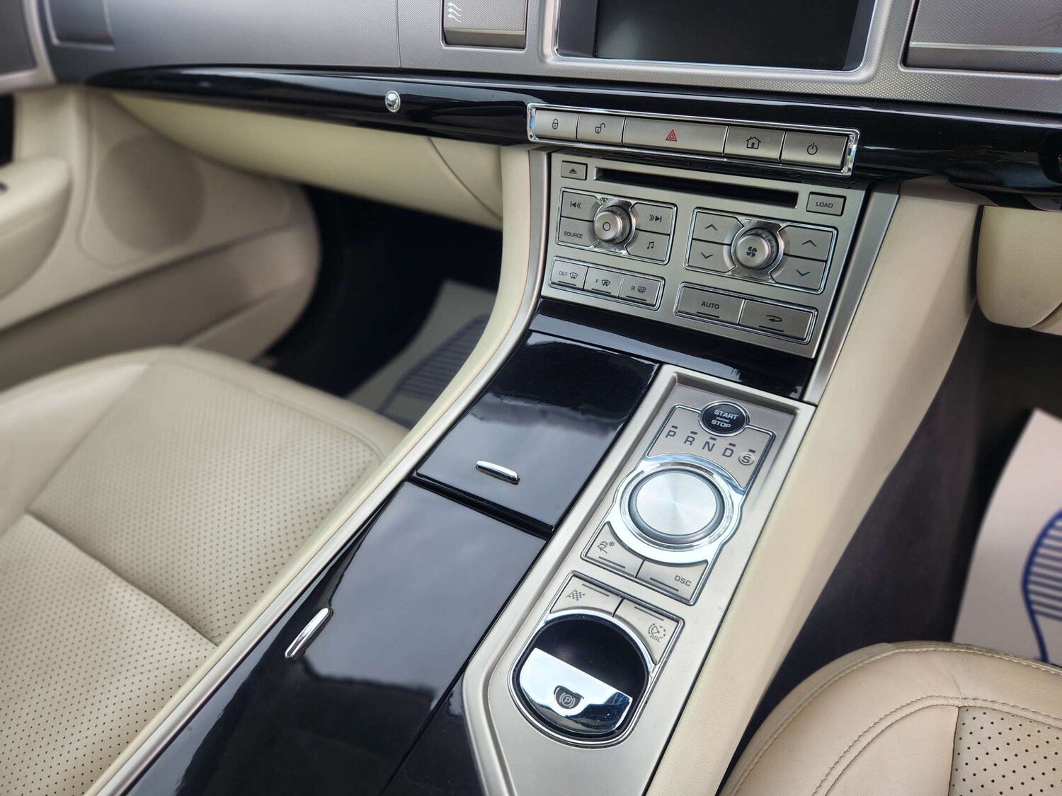 Used Jaguar XF 2011 for sale - 76690641: Photo 43