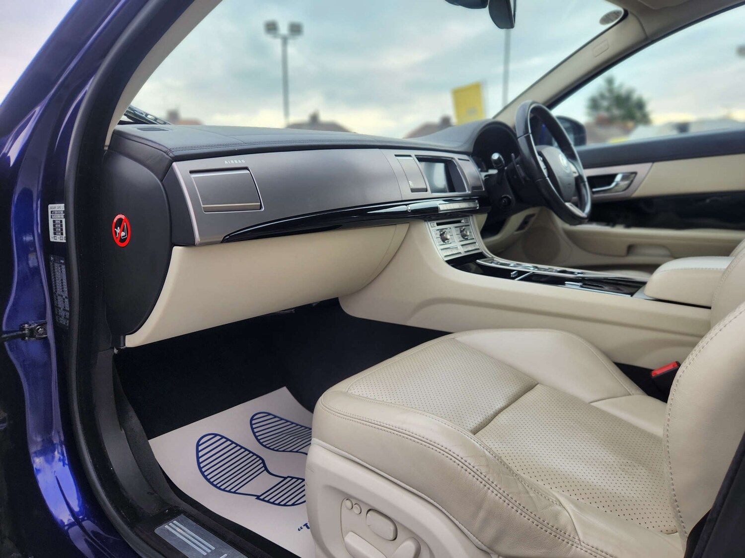 Used Jaguar XF 2011 for sale - 76690641: Photo 49