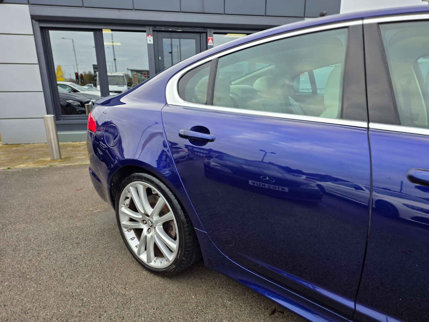 Used Jaguar XF 2011 for sale - 76690641: Photo 5