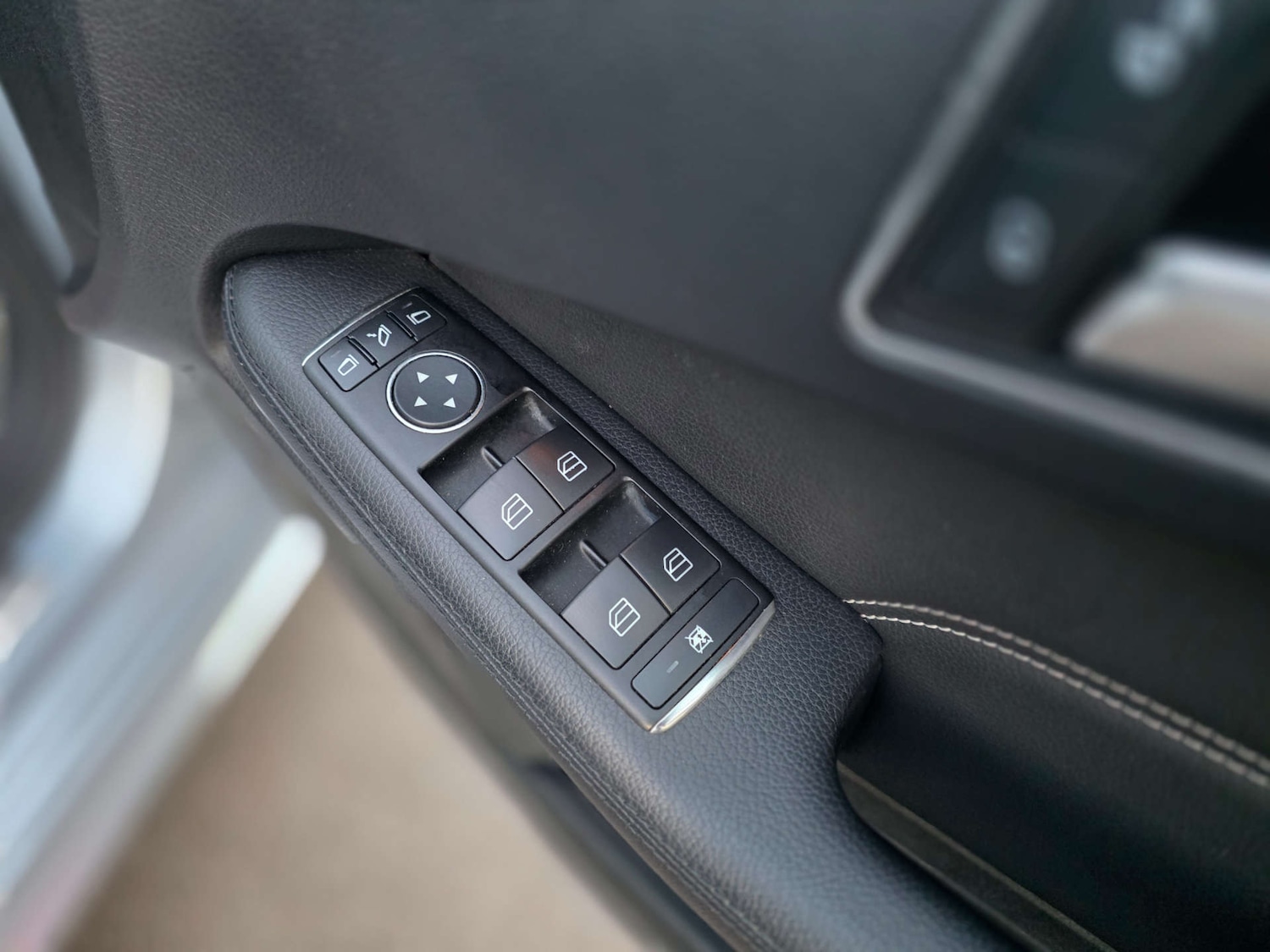 Used Mercedes-Benz E Class 2013 for sale - 76690661: Photo 25