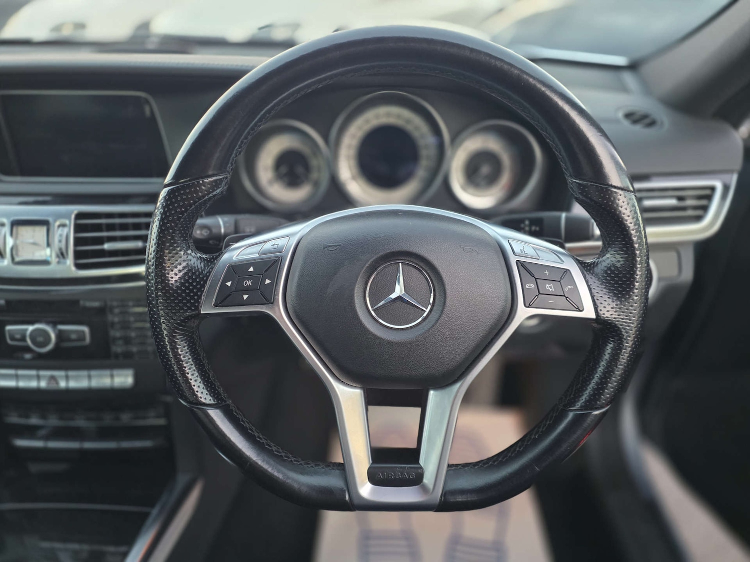 Used Mercedes-Benz E Class 2013 for sale - 76690661: Photo 32