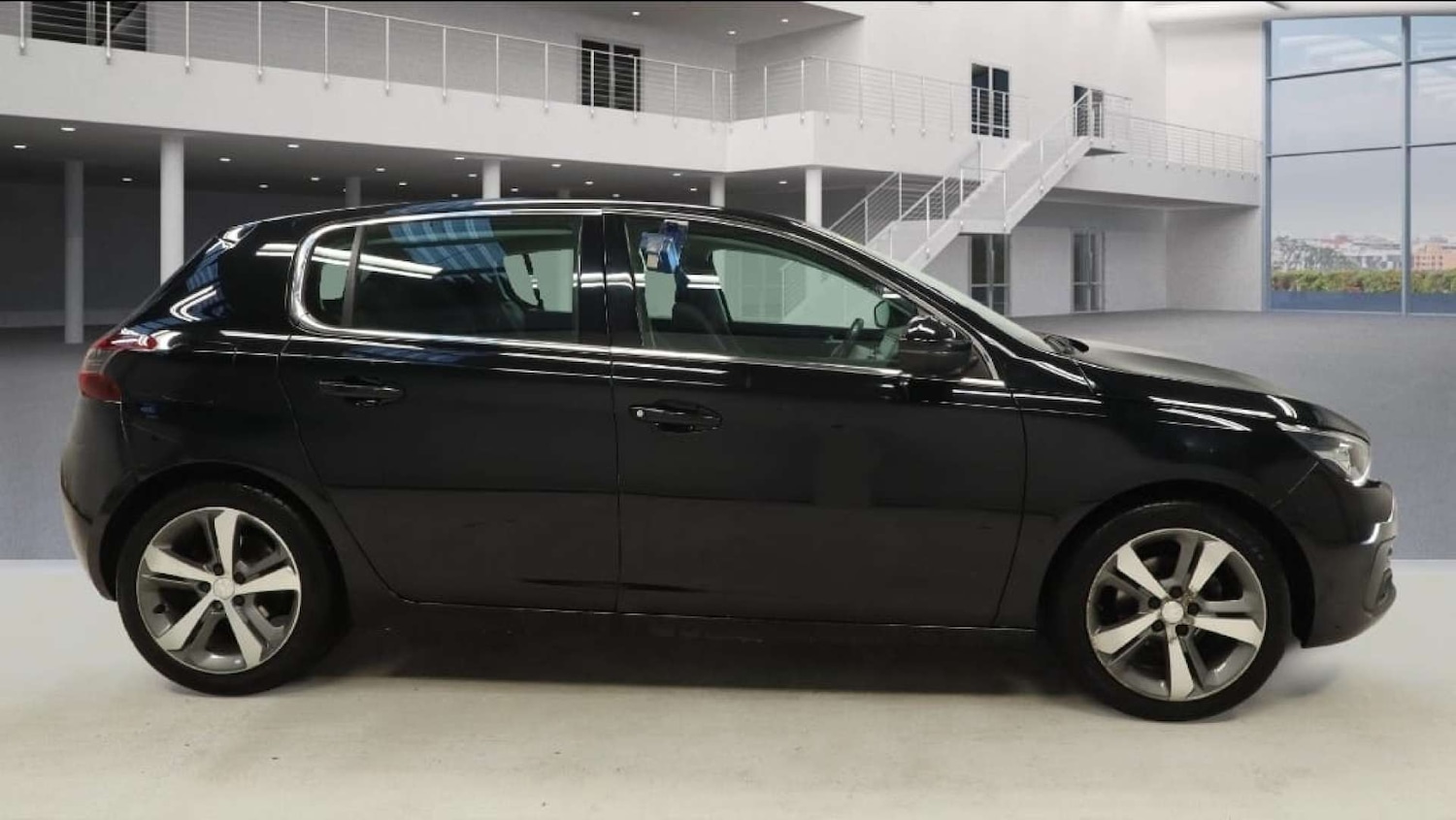 Used Peugeot 308 2018 for sale - 77165452: Photo 11