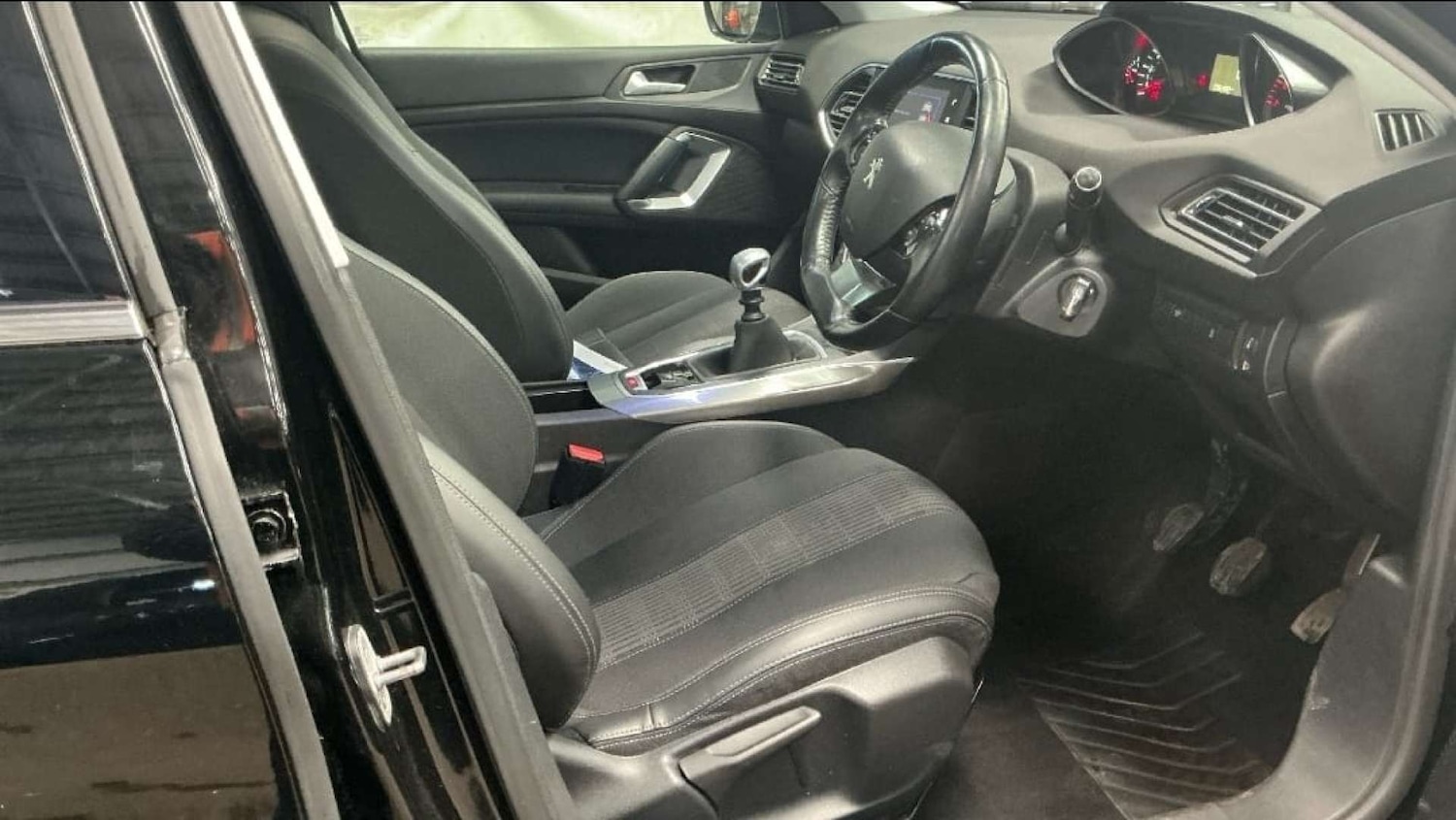 Used Peugeot 308 2018 for sale - 77165452: Photo 13