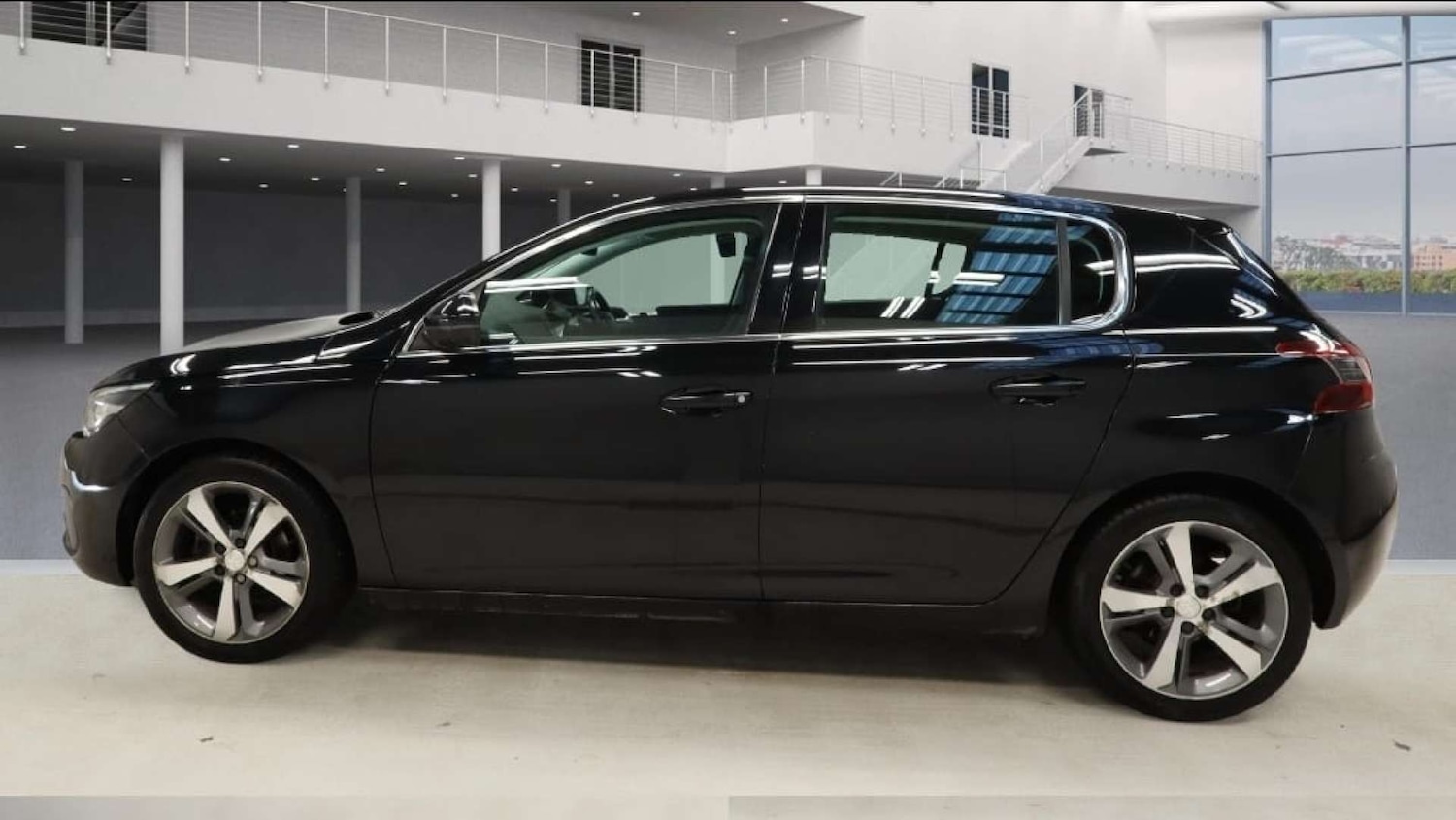 Used Peugeot 308 2018 for sale - 77165452: Photo 5