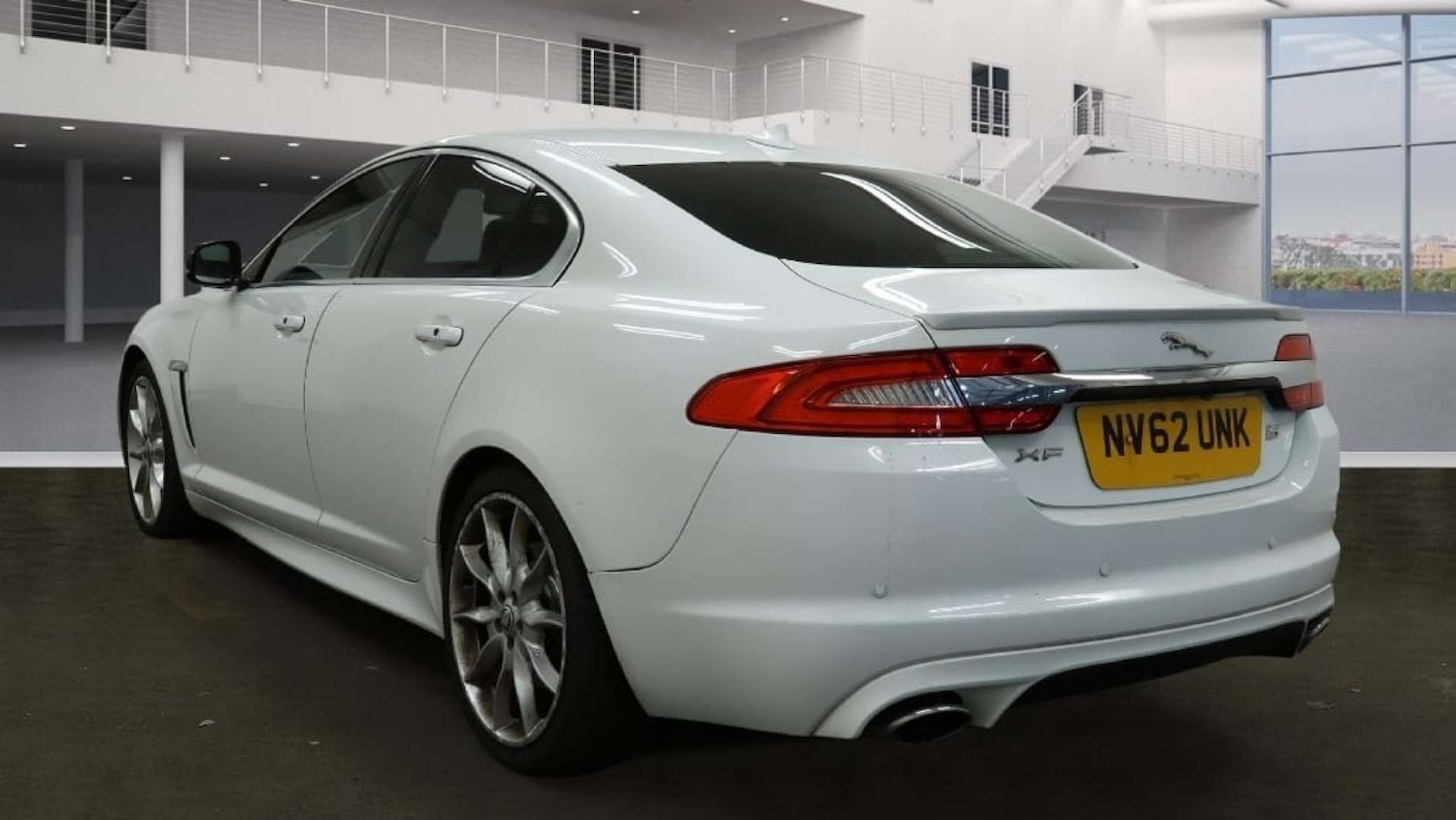 Used Jaguar XF 2013 for sale - 76690632: Photo 3