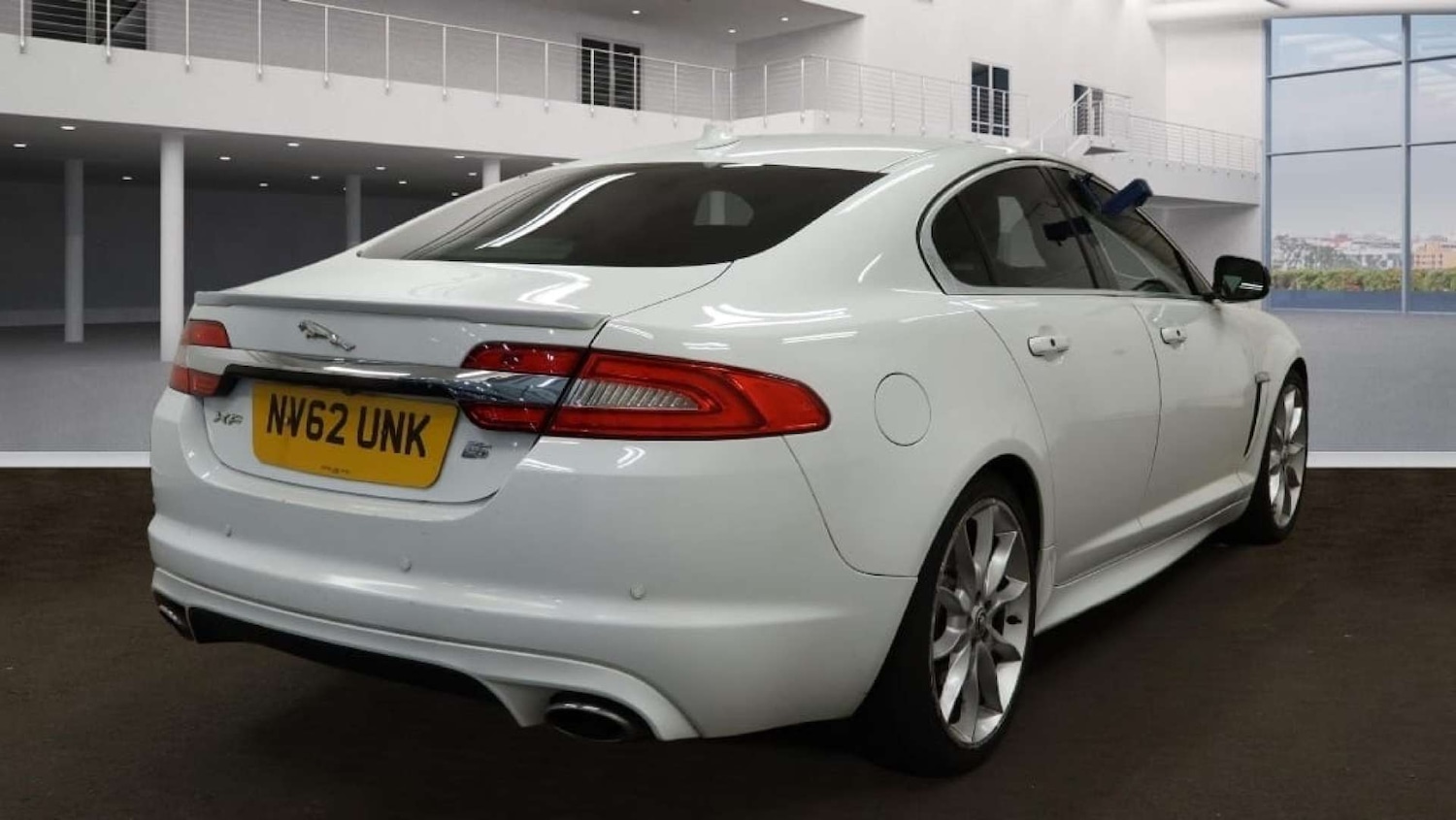 Used Jaguar XF 2013 for sale - 76690632: Photo 4
