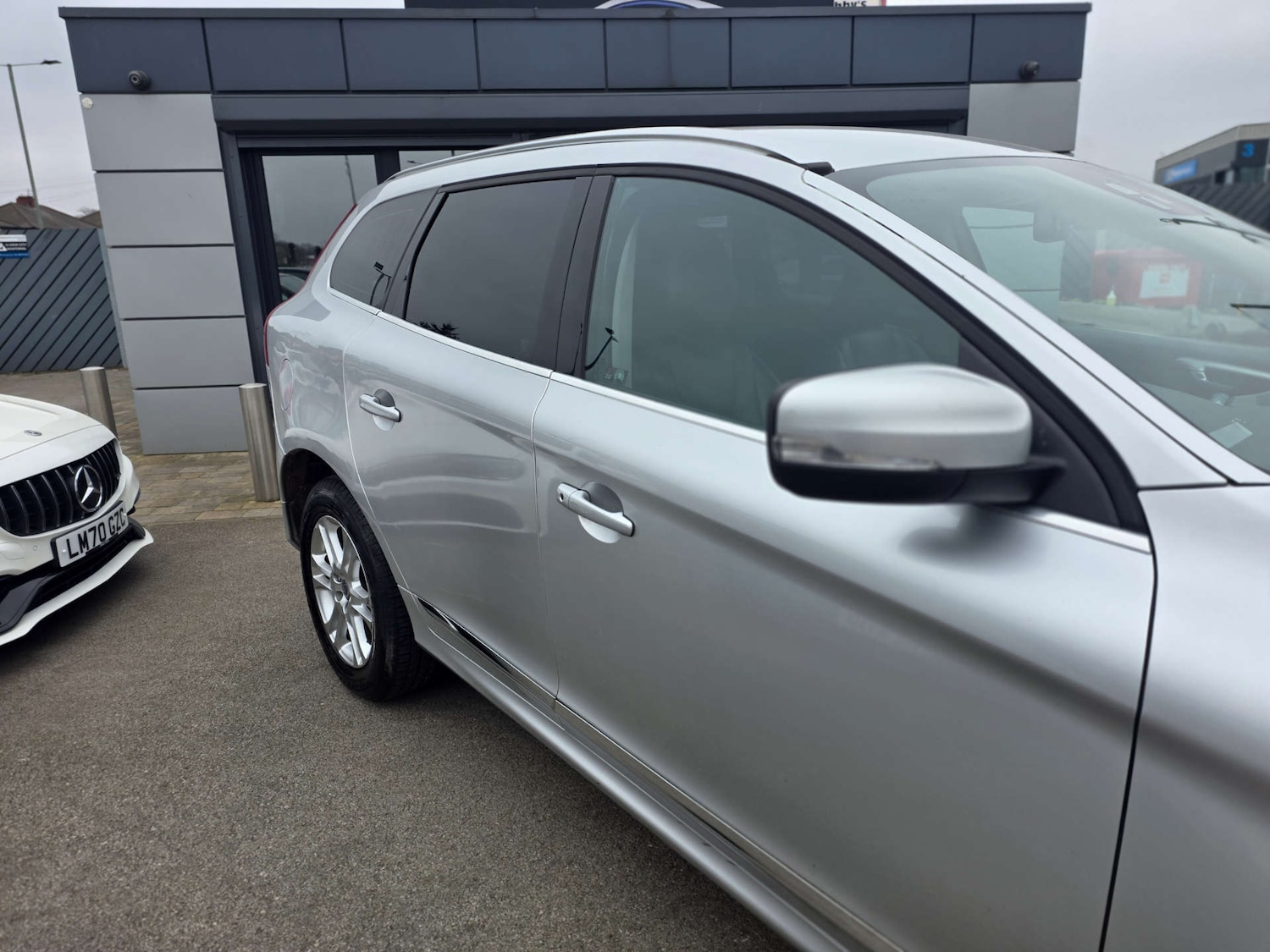 Used Volvo XC60 2014 for sale - 78011971: Photo 2