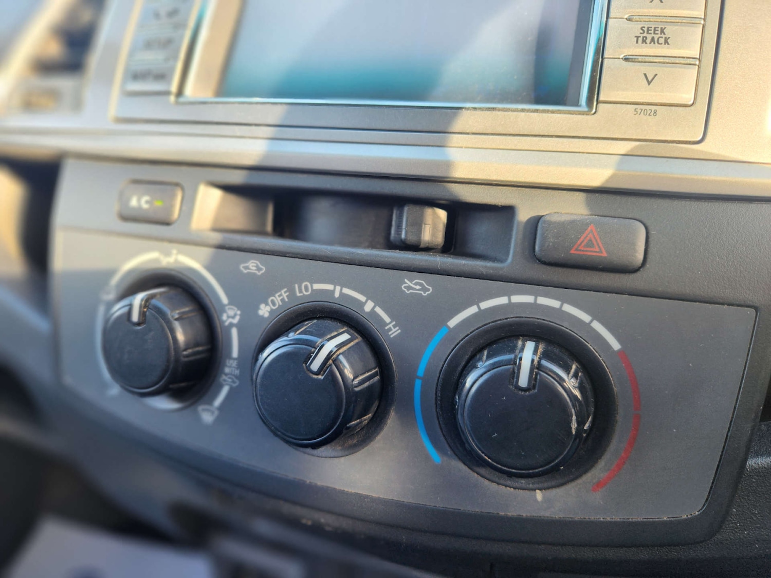 Used Toyota Hilux 2012 for sale - 76690627: Photo 39