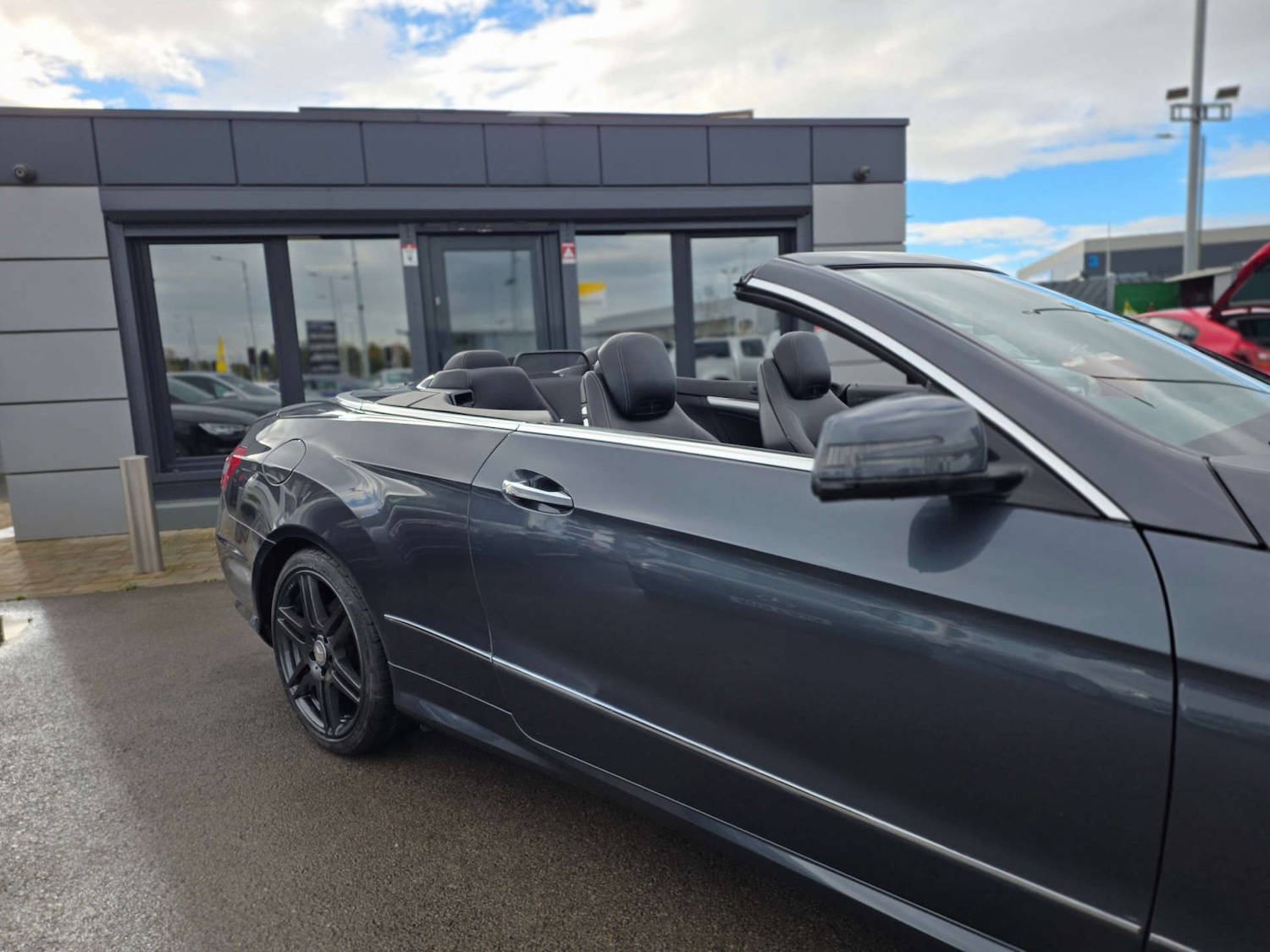 Used Mercedes-Benz E Class 2012 for sale - 77891360: Photo 2