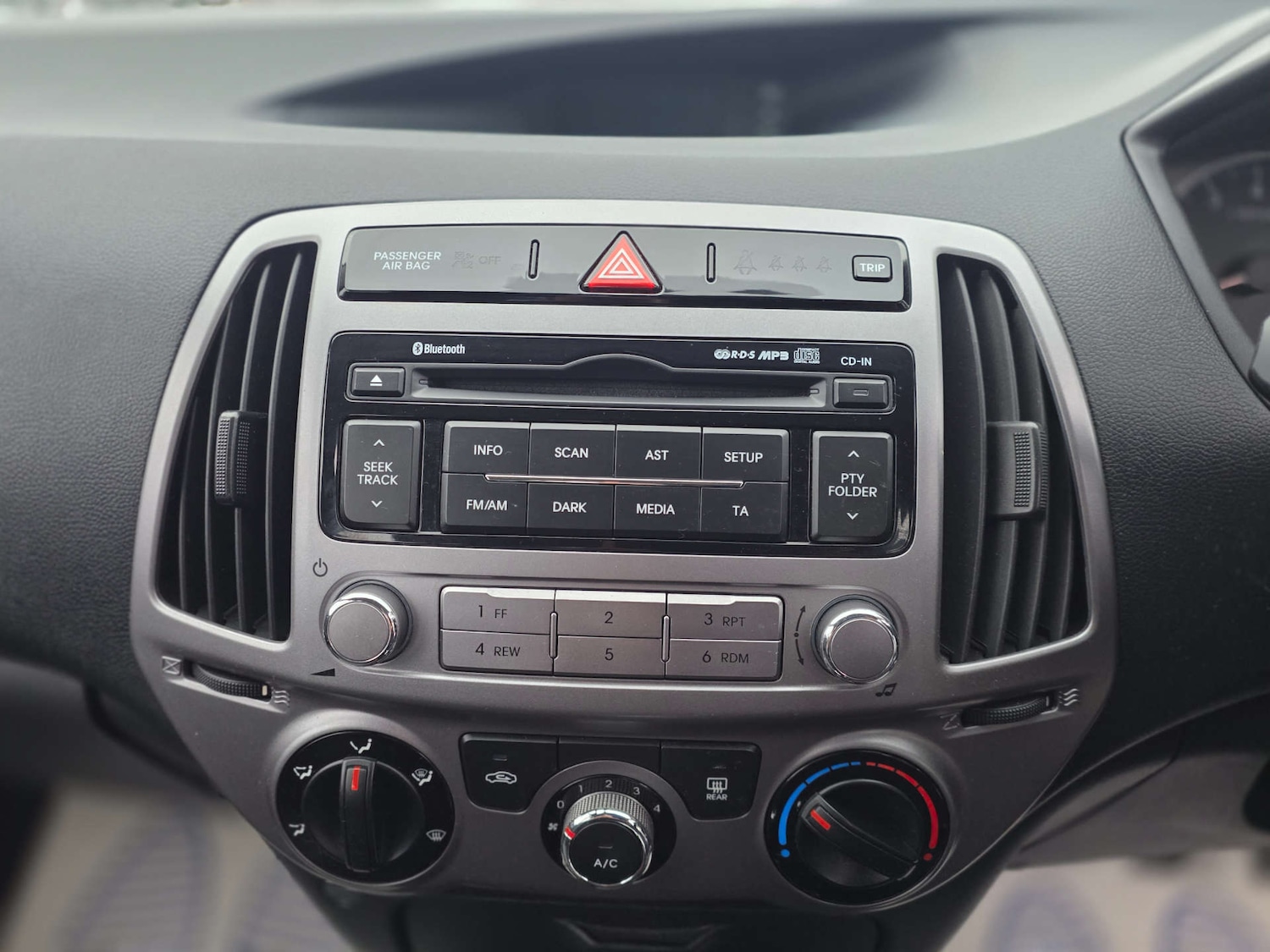 Used Hyundai i20 2015 for sale - 76690643: Photo 37