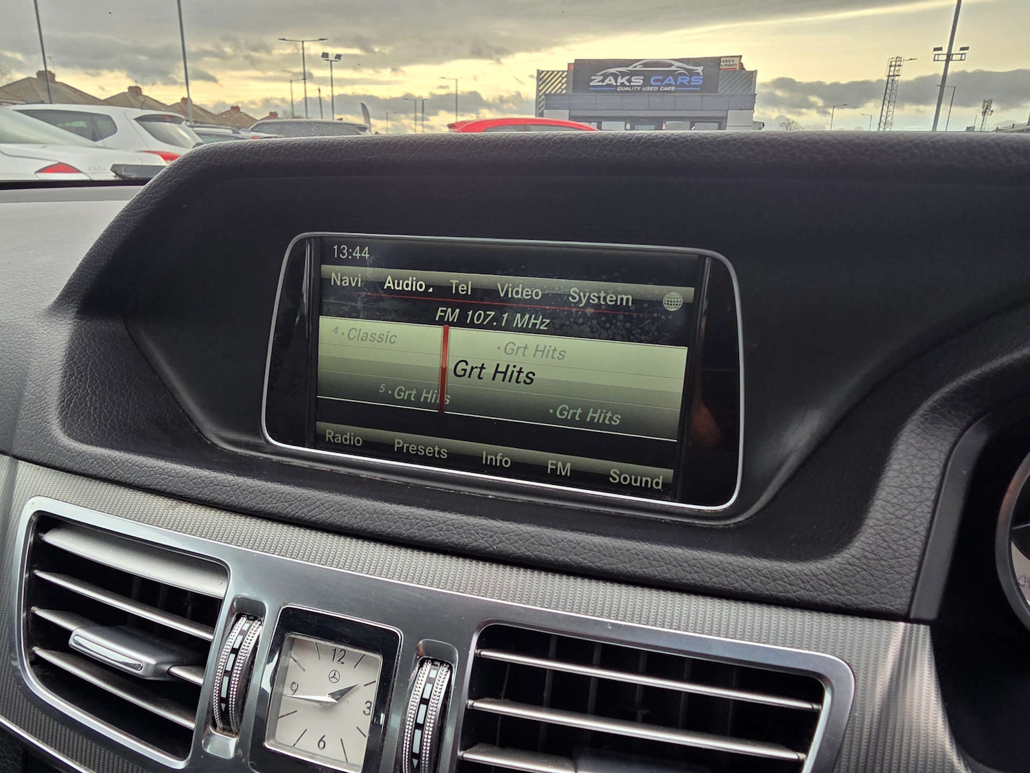 Used Mercedes-Benz E Class 2015 for sale - 77484937: Photo 35