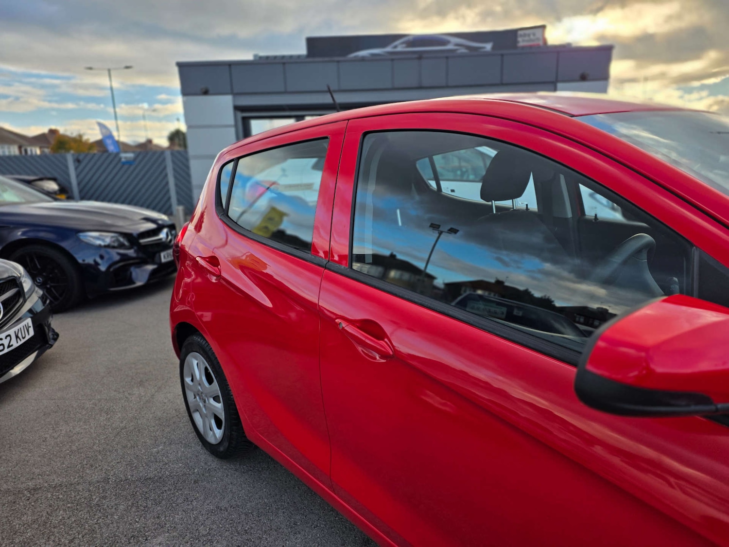 Used Vauxhall Viva 2016 for sale - 76690649: Photo 2