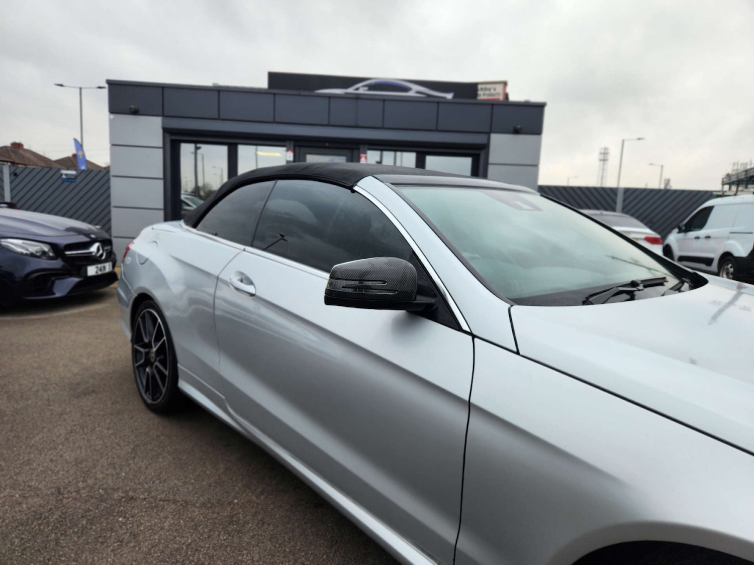 Used Mercedes-Benz E Class 2011 for sale - 76690626: Photo 2