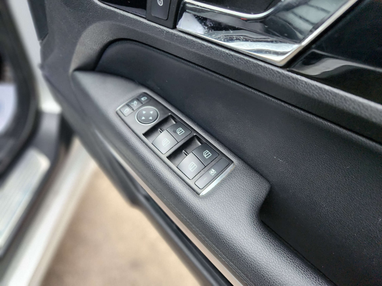 Used Mercedes-Benz E Class 2011 for sale - 76690626: Photo 30