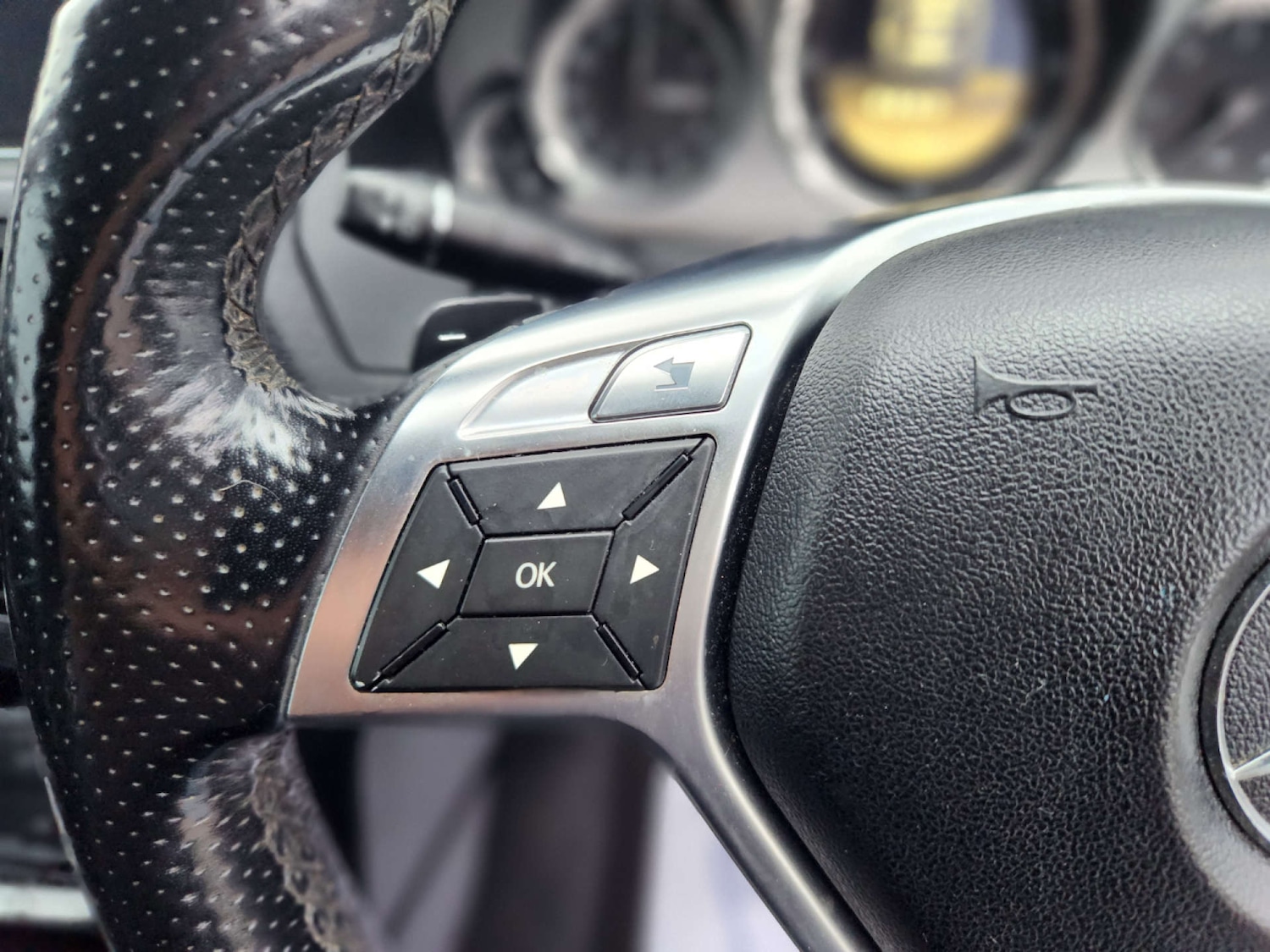 Used Mercedes-Benz E Class 2011 for sale - 76690626: Photo 37