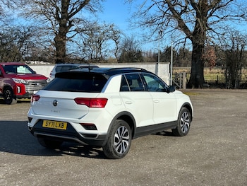 Used Volkswagen T-Roc 2021 for sale - 77714972: Photo