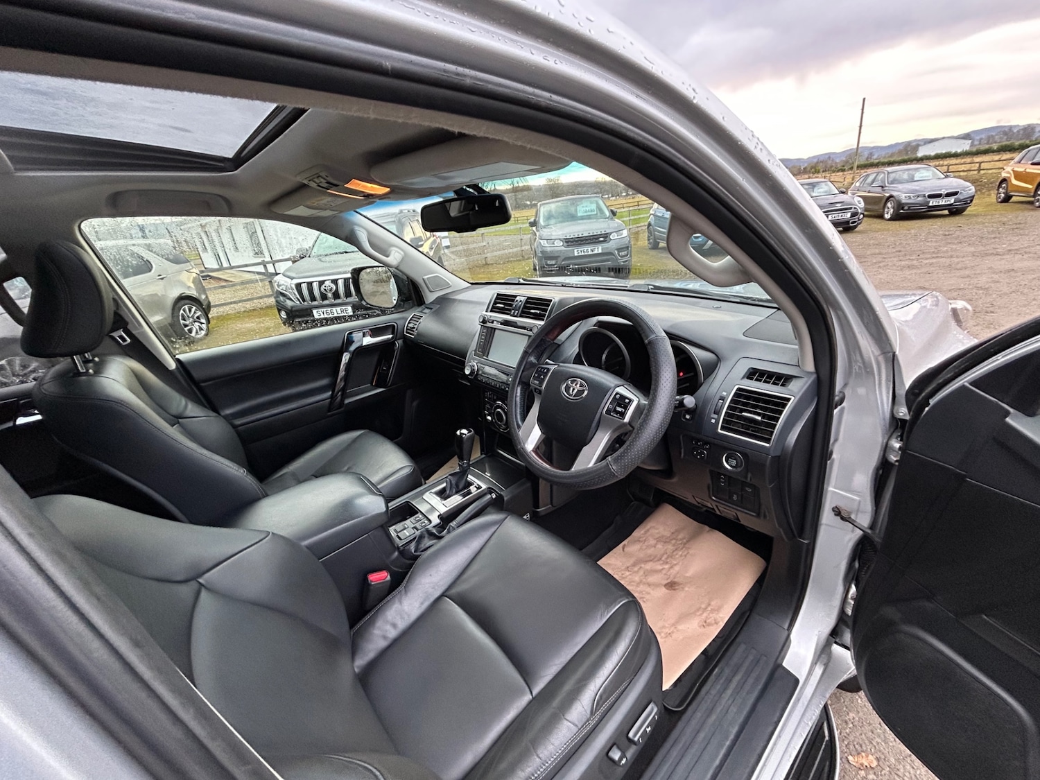 Used Toyota Land Cruiser 2014 for sale - 77350527: Photo 10