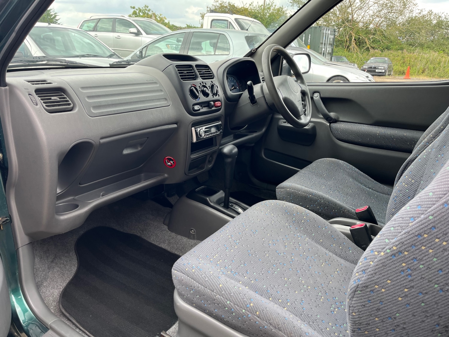 Used Suzuki Ignis 2001 for sale - 77136918: Photo 10