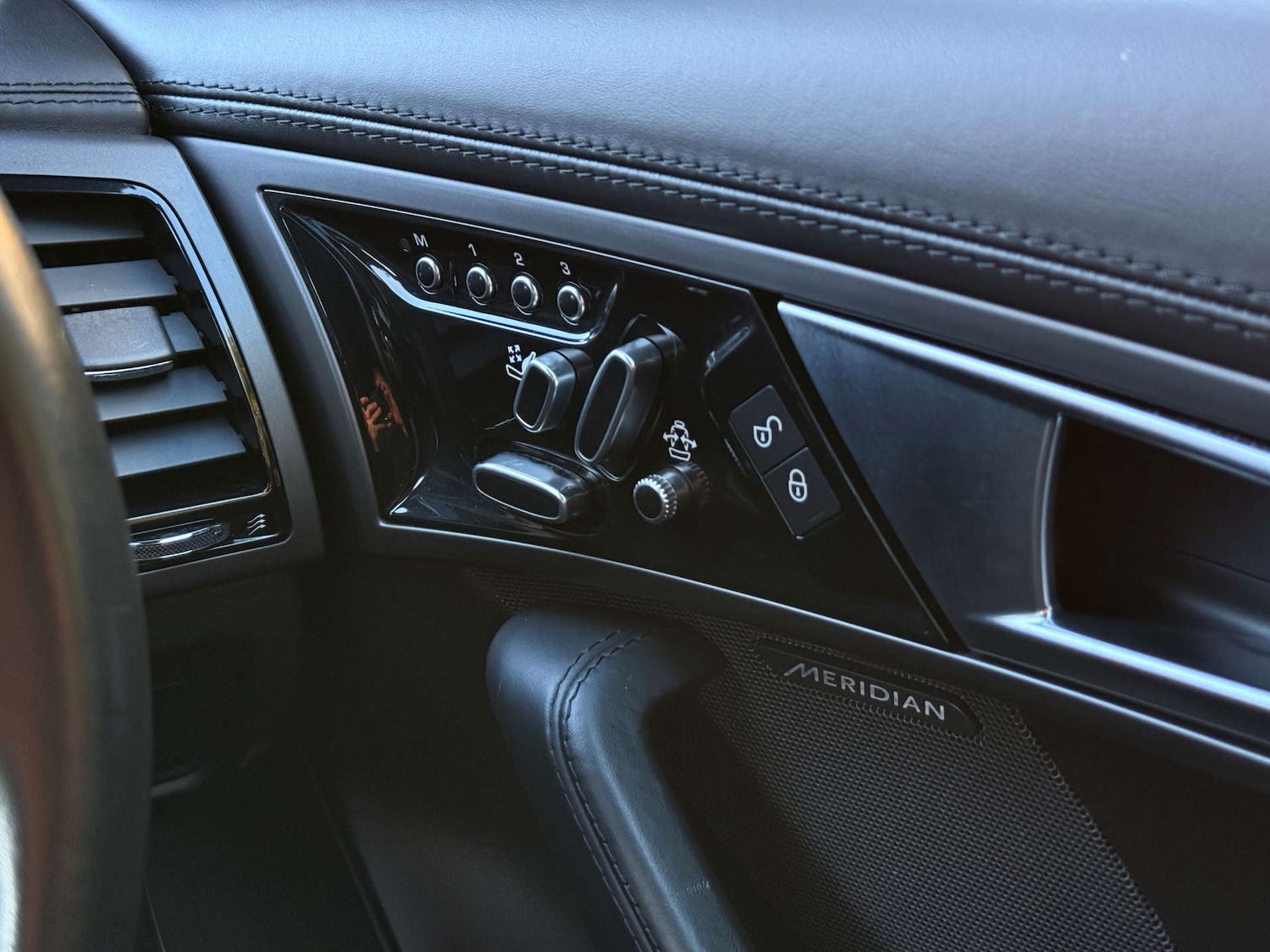 Used Jaguar F-Type 2015 for sale - 77055553: Photo 29