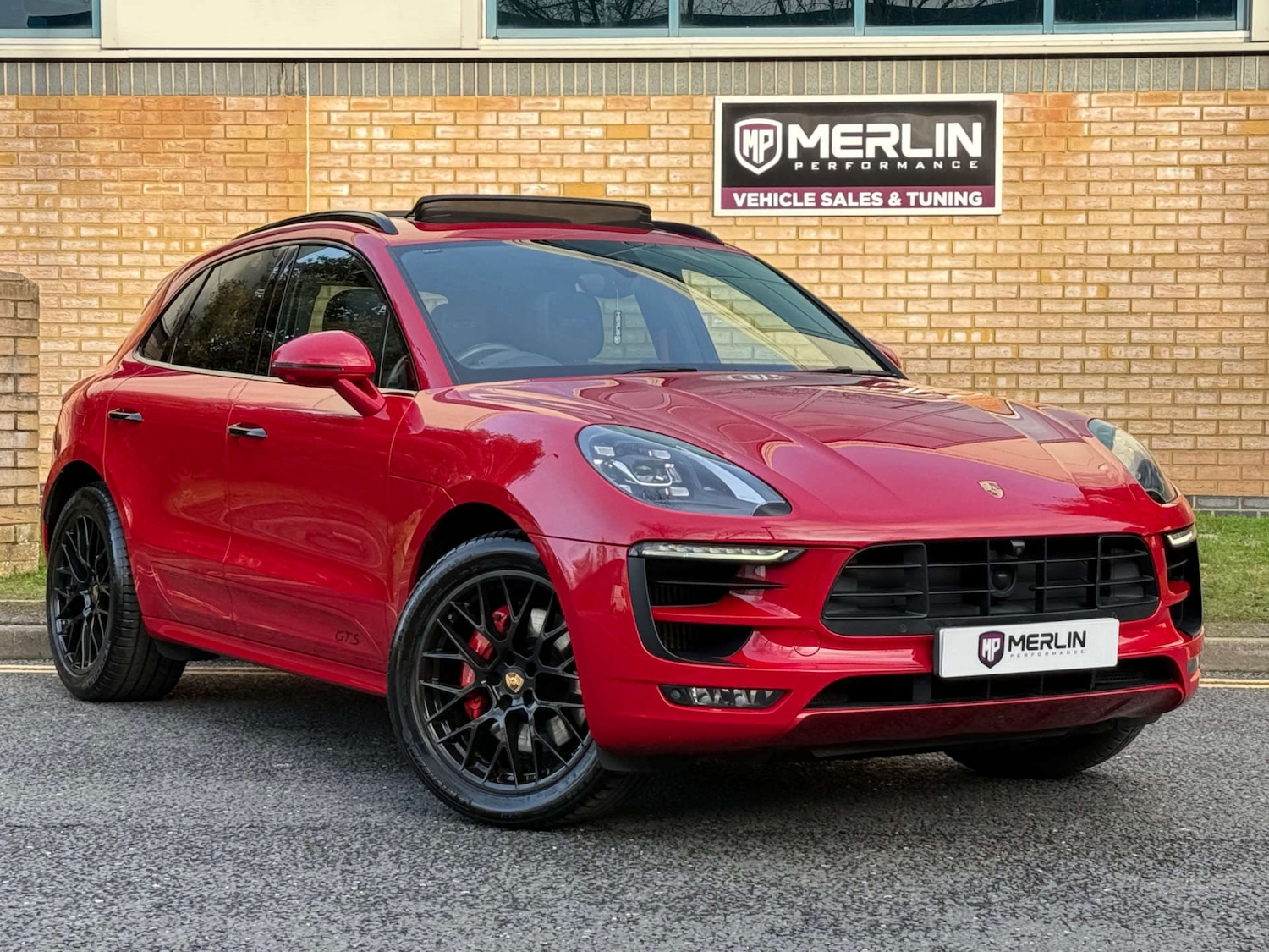 Used Porsche Macan 2016 for sale - 77541323: Photo 1