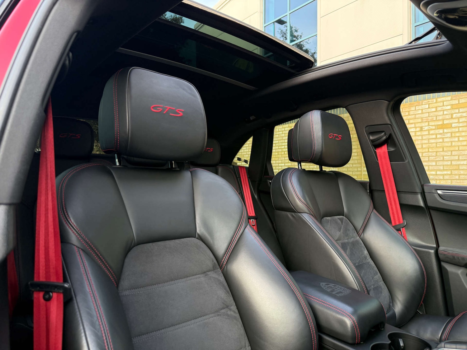 Used Porsche Macan 2016 for sale - 77541323: Photo 2