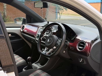 Used Volkswagen up! 2018 for sale - 78827808: Photo