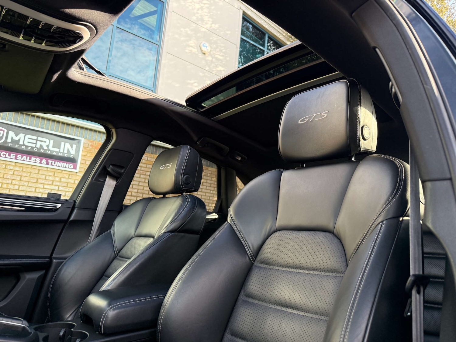 Used Porsche Macan 2016 for sale - 77434612: Photo 2